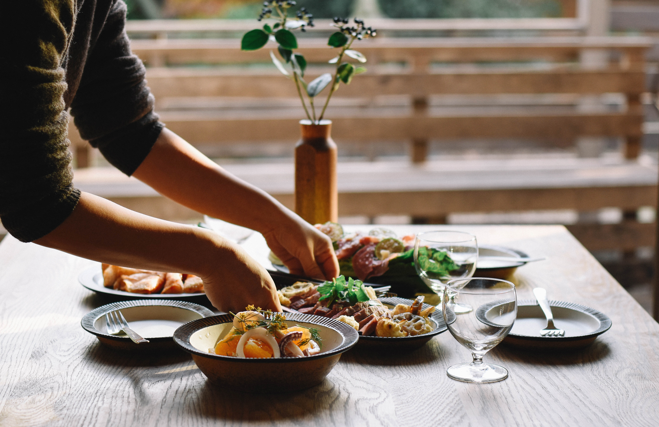 食と器,器,うつわ,うつわ好き,民藝,民芸,暮らし,暮らしの道具,郷土料理,旬の食材,ハレとケ,日本食,スモールギャザリング,テーブルコーディネート,フードスタイリング,食,歳時記,和食,陶器,宇藤えみ,吉田ちかげ,