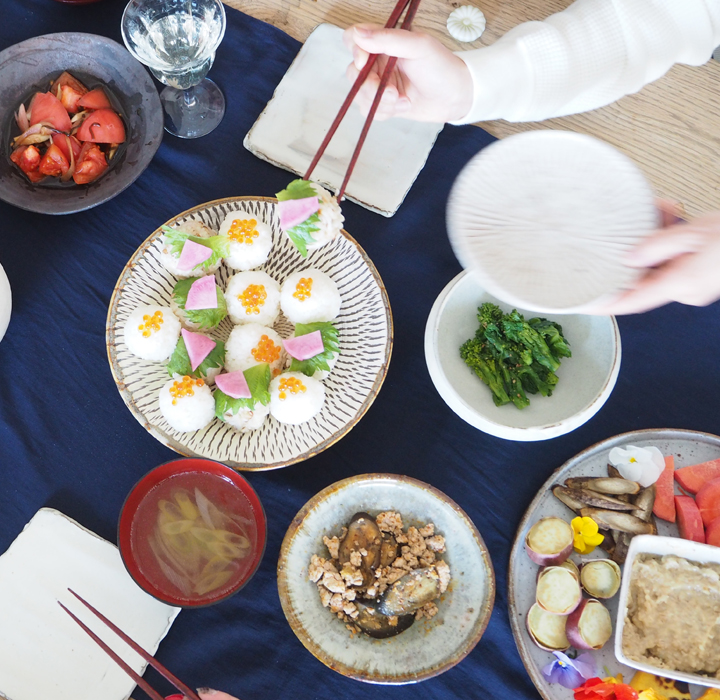 食と器,器,うつわ,うつわ好き,民藝,民芸,暮らし,暮らしの道具,郷土料理,旬の食材,ハレとケ,日本食,スモールギャザリング,テーブルコーディネート,フードスタイリング,食,歳時記,和食,陶器,宇藤えみ,吉田ちかげ,